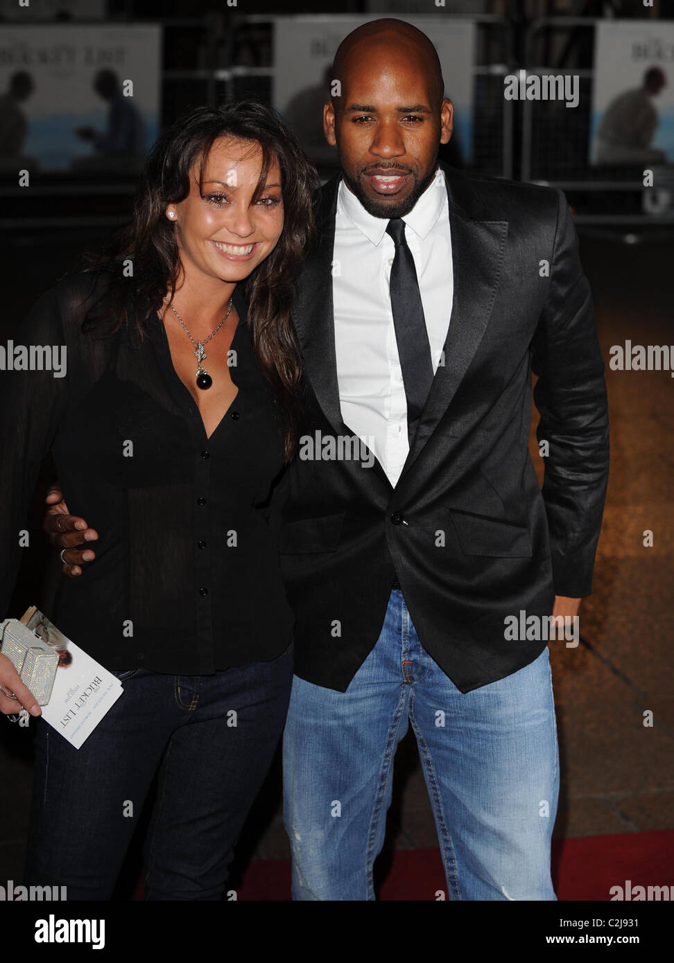 Lucinda Rhodes-Flaherty und DJ Spoony aka Jonathan Joseph UK Film-premiere von "The Bucket List", gehalten am Westende der Vue- Stockfoto