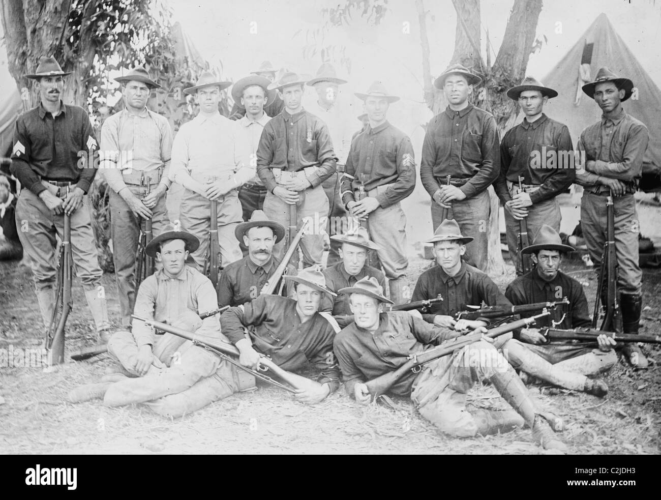 Kalifornien-Gewehr-Team vom Camp Perry trägt sowohl Uniformen & zivile Kleidung Stockfoto