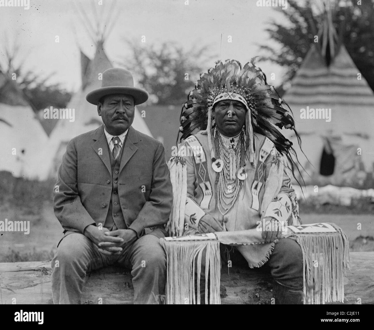 Zwei indianische Männer in traditioneller Kleidung Stockfoto