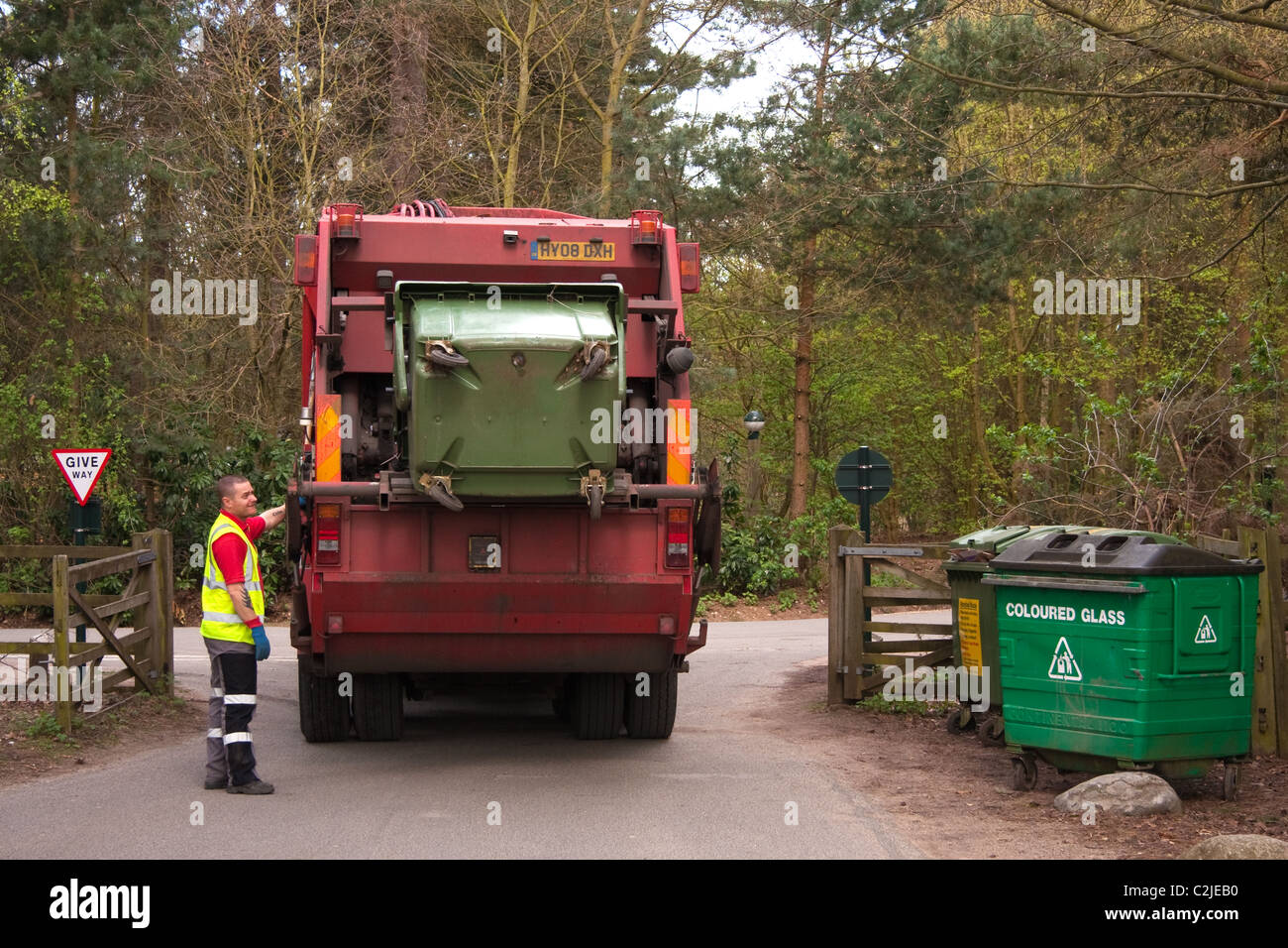 Verweigern, Wagen hochladen Müllcontainer Stockfoto