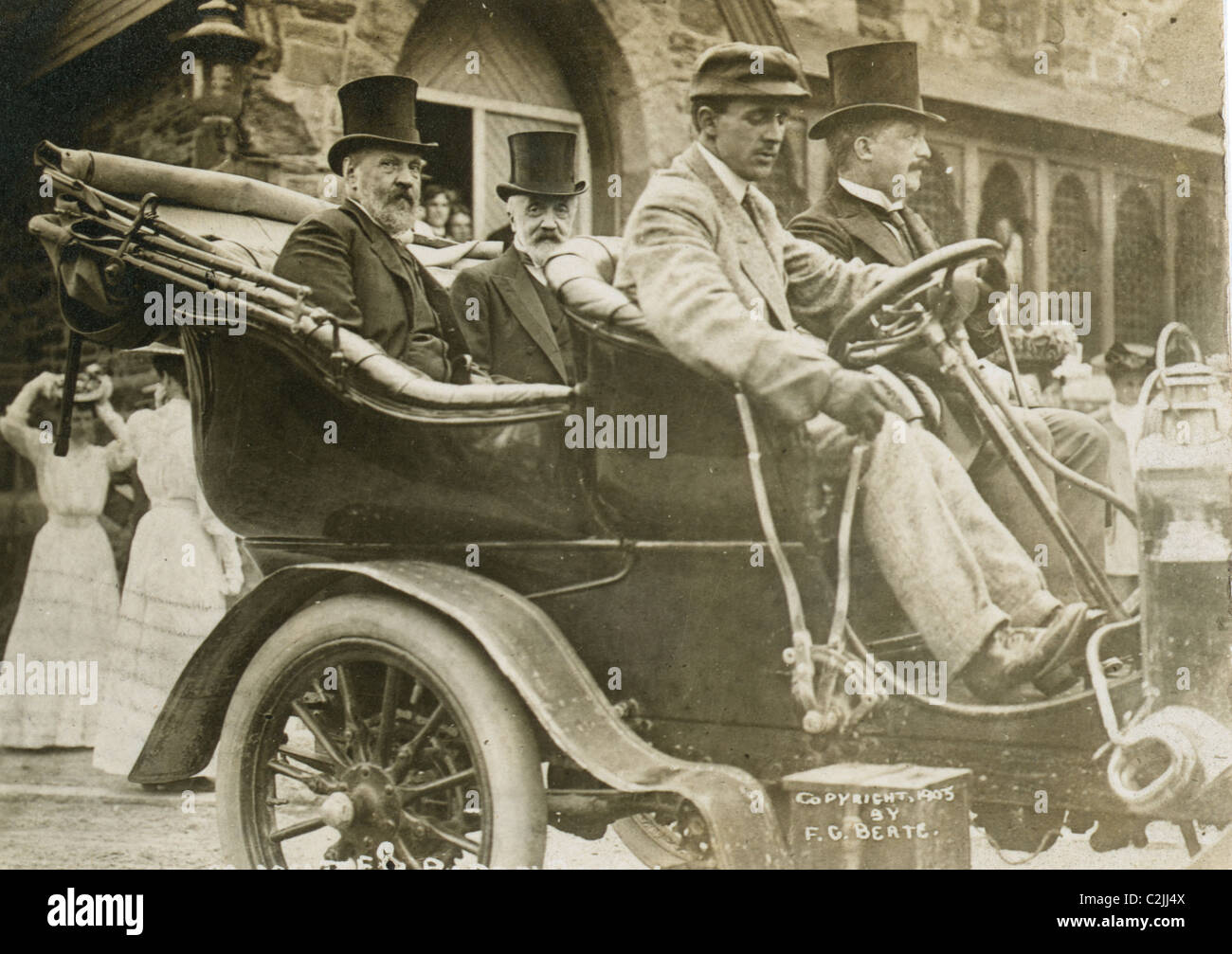 Russischen Gesandten Serge Witte und Baron de Rosen in einem Automobil Stockfoto