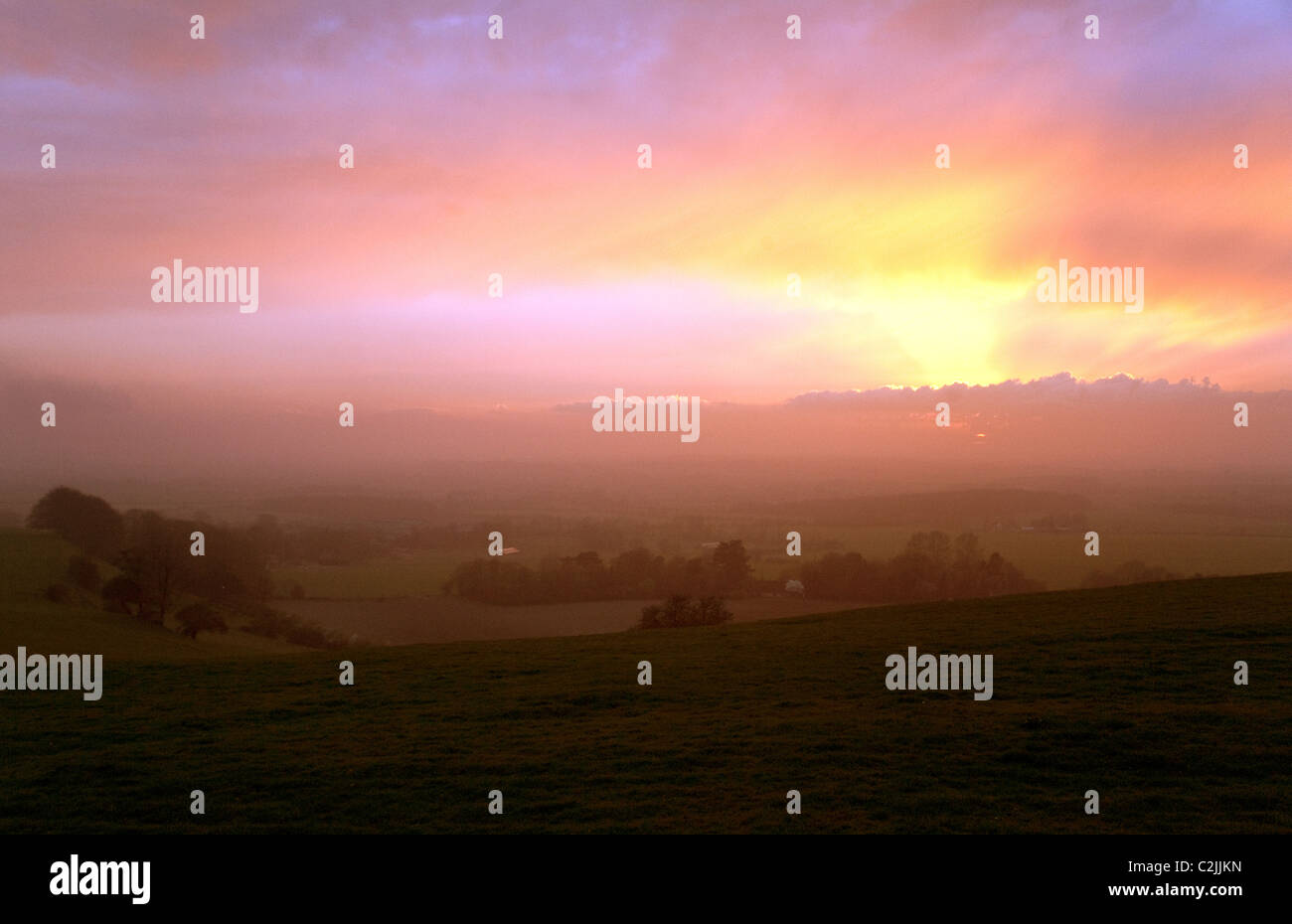 Sonnenuntergang über der Weald of Kent, in der Nähe von Folkestone, Kent UK Stockfoto