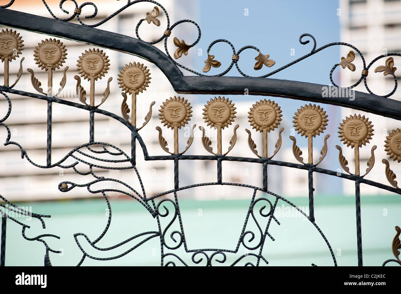 Kunstvolle Schmiedearbeiten Gate bei der Sri-Mariamman-Tempel auf Pagoda Street im Bereich Chinatown von Singapur Stockfoto