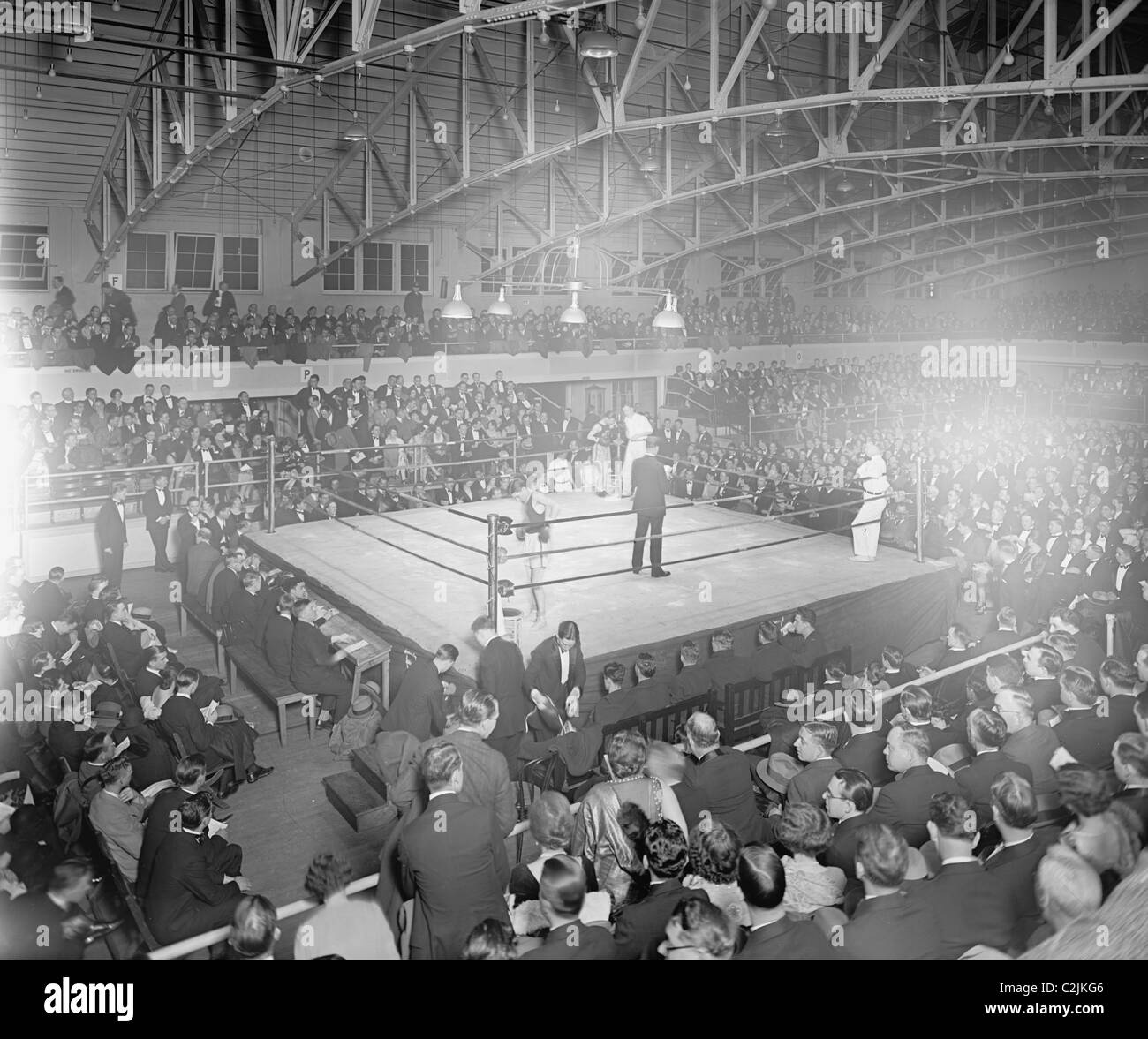 Arena-Szene bei einem Boxkampf Stockfoto