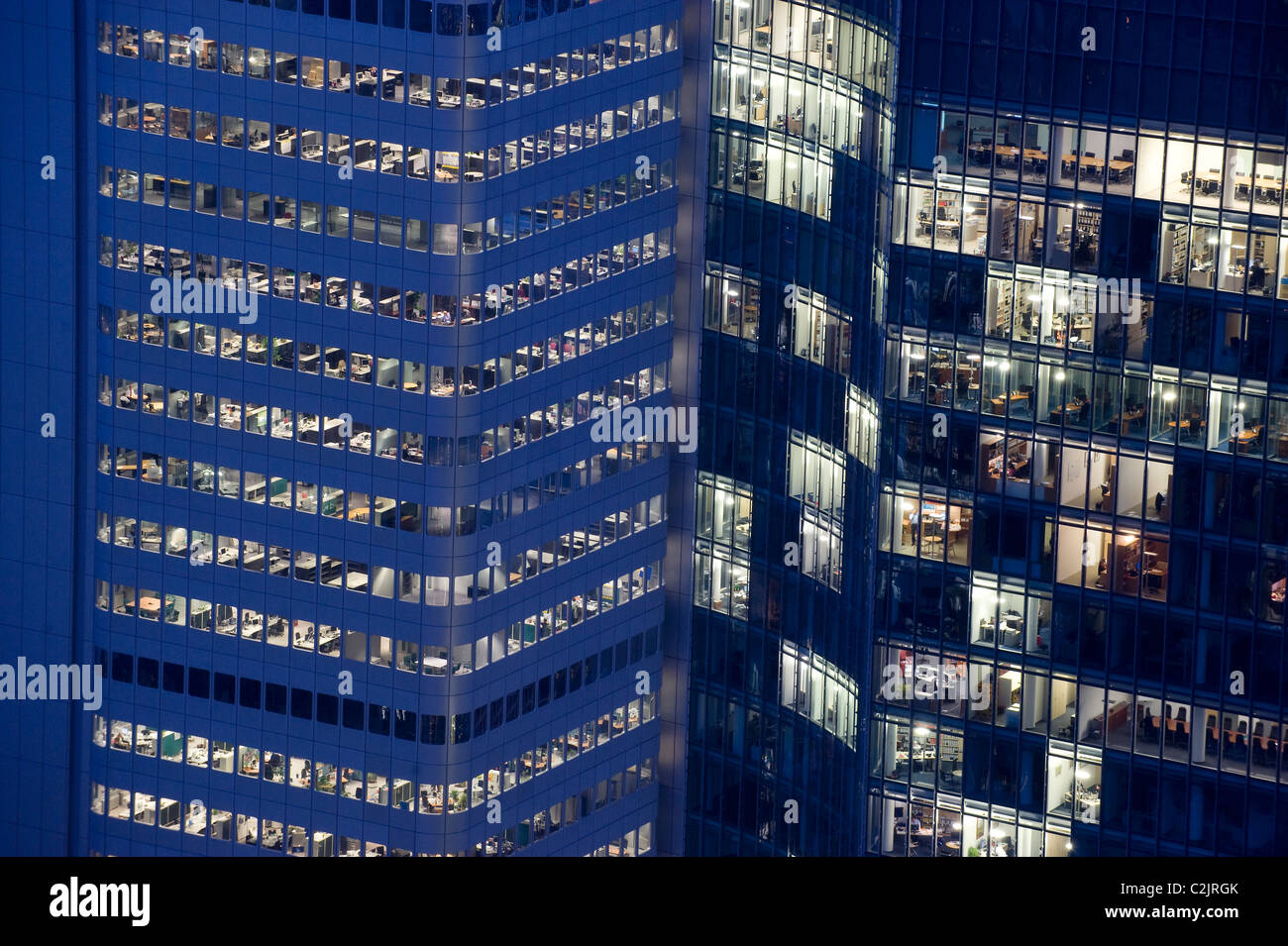 Bürogebäude am Abend, Frankfurt Am Main, Deutschland Stockfoto