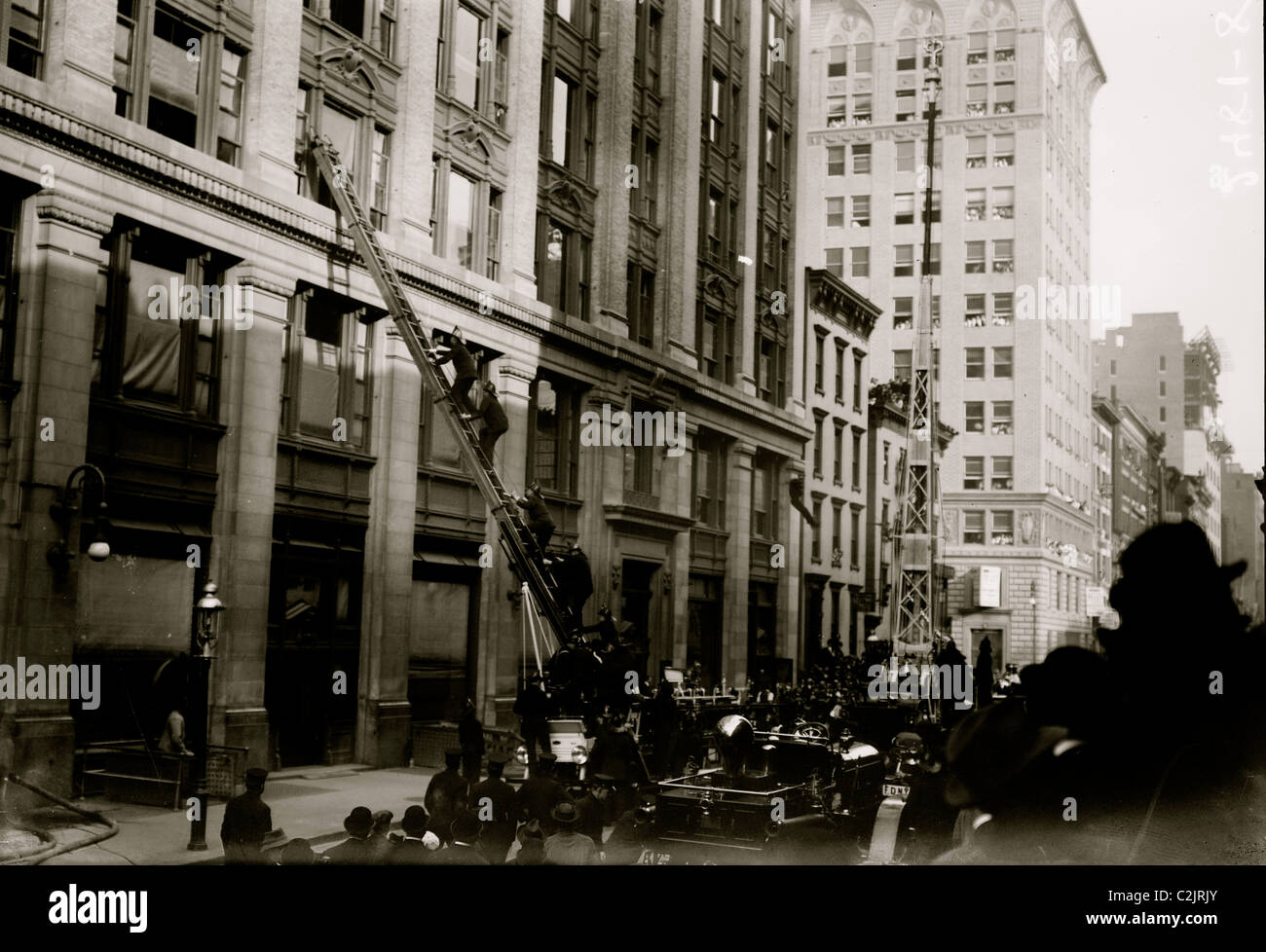 Brandschutzübung im National Cloak and Suit Company, Seventh Avenue, New York City, am 9. Oktober 1911 trainieren Stockfoto