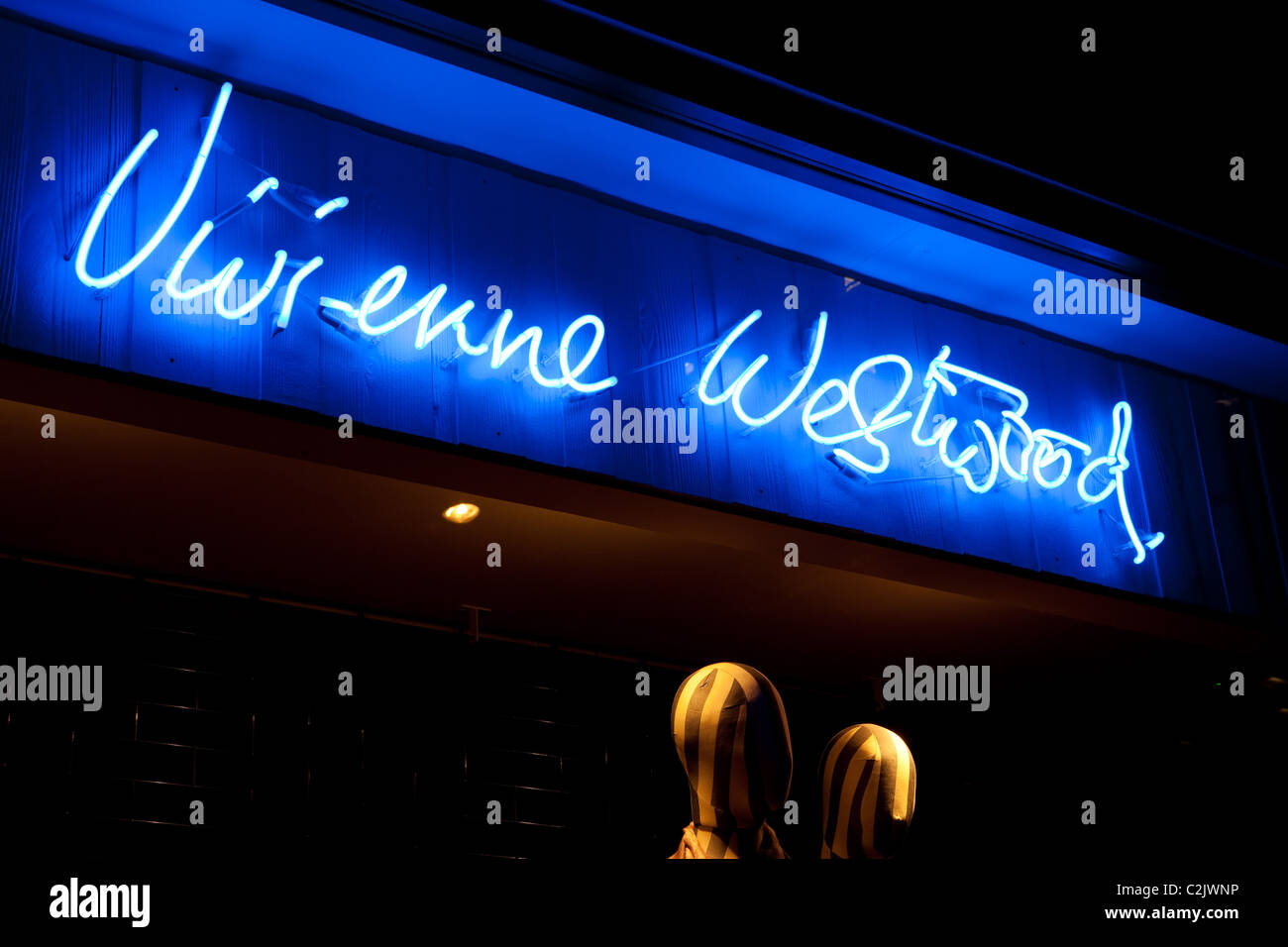 Vivienne Westwood-laden in London am Abend Stockfoto