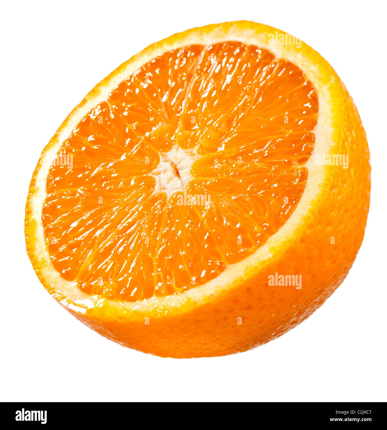 Hälfte der saftige Orange isoliert auf weiss Stockfoto