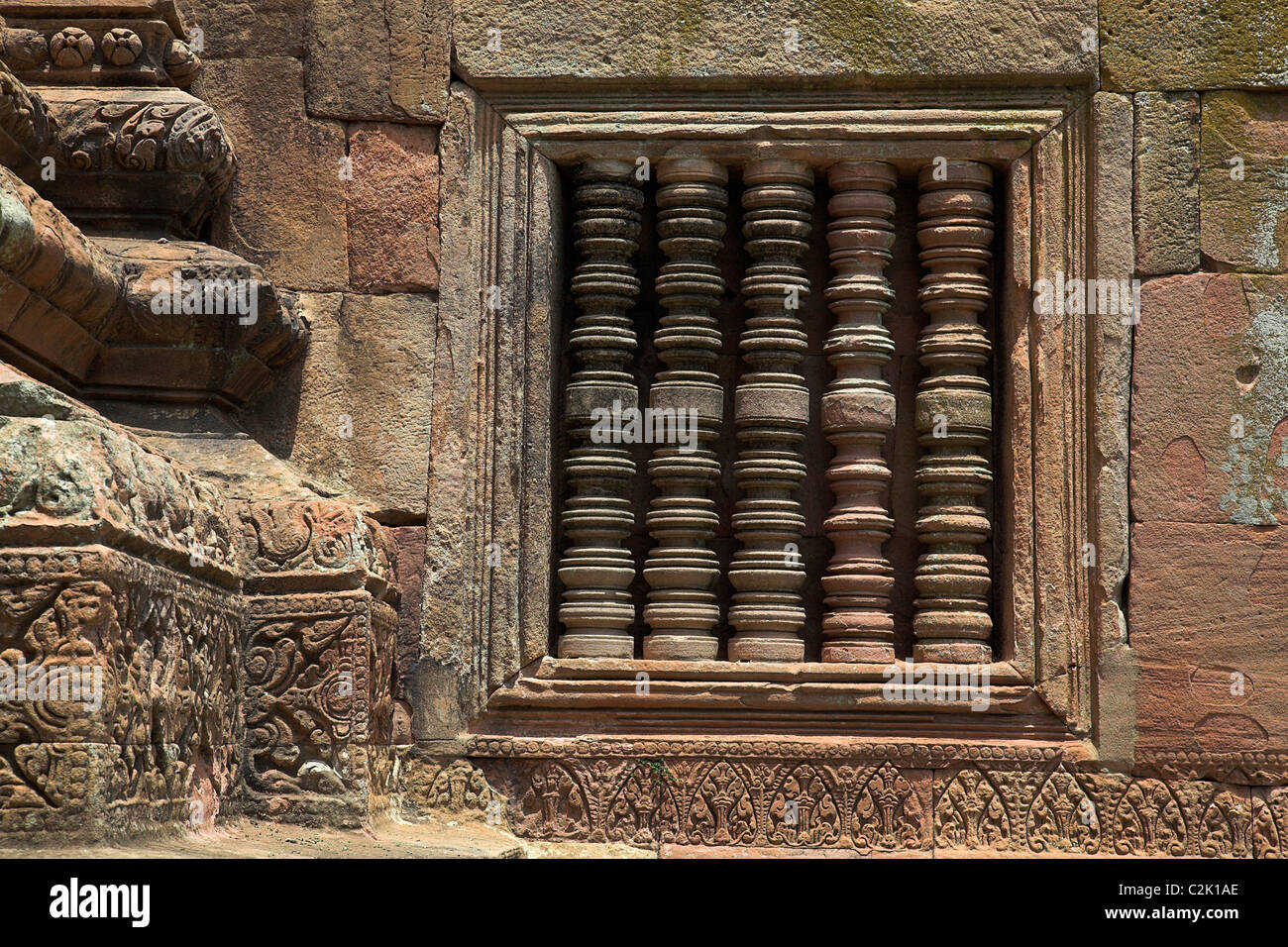 Phanom Rung Geschichtspark, Ban Ta Pek, Thailand; Steinmauer Carving Stockfoto