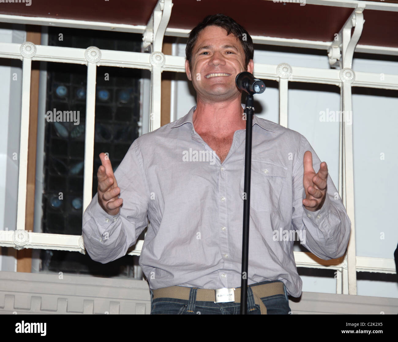 Steve Backshall Eröffnung der lebenden Weltausstellung, Manchester Museum, Großbritannien Stockfoto