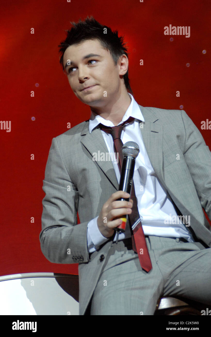 X Factor Finalist, Leon Jackson erklingt in der "X Factor Live" Tour an der O2 Arena London, England - 09.03.08 Stockfoto