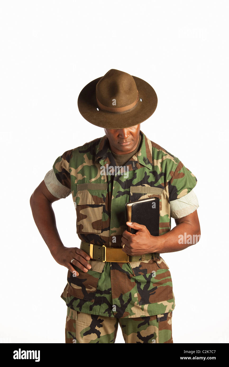 Fort Lauderdale, Florida, Vereinigte Staaten von Amerika; Ein Mann des Militärs halten eine Bibel Stockfoto
