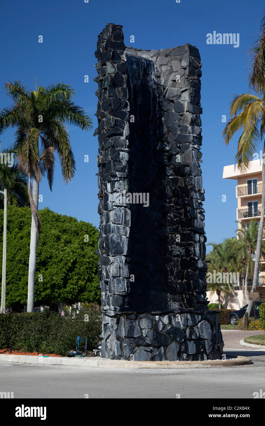 Am Straßenrand Wasserspiel, Naples Florida Stockfoto