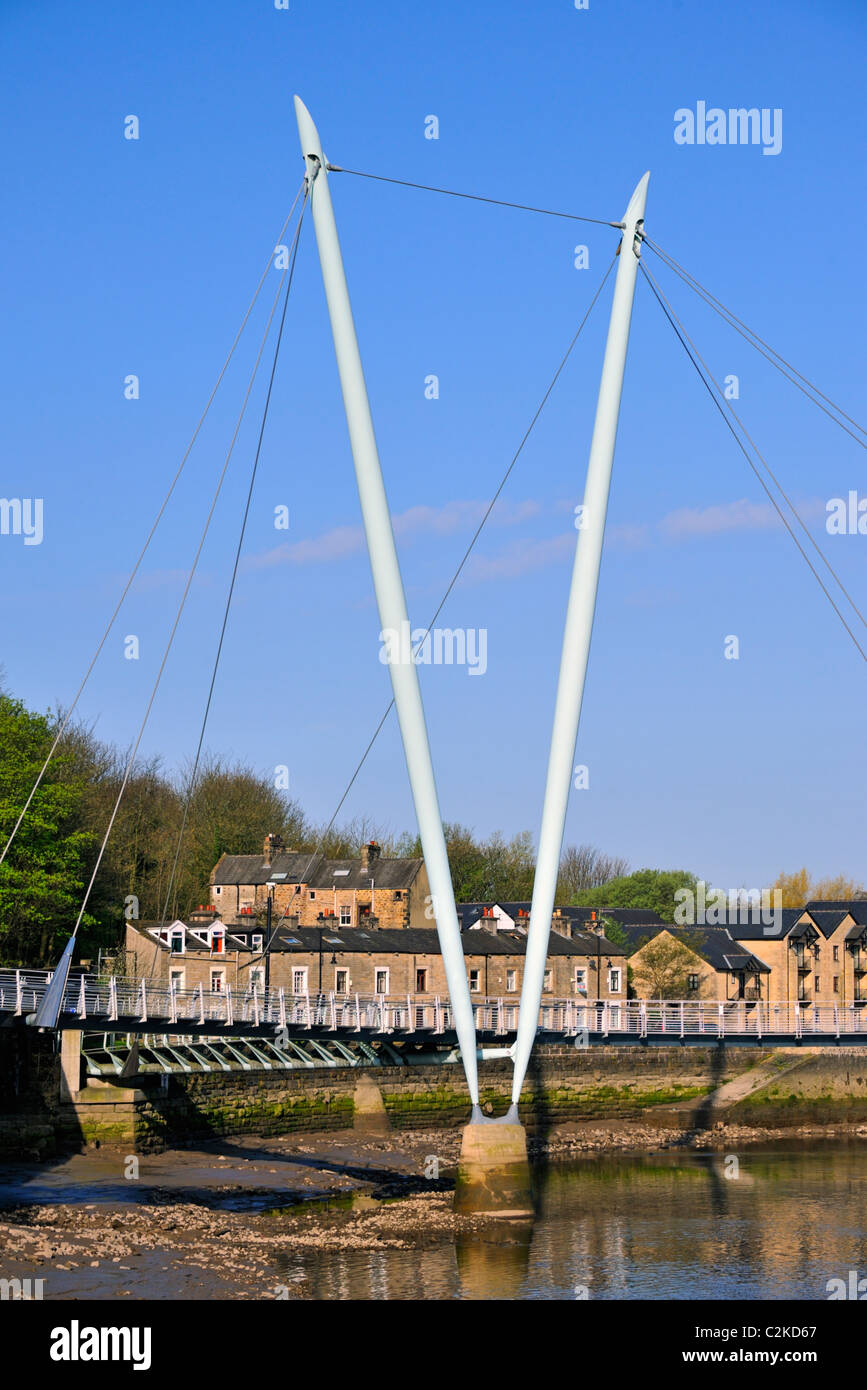 Der Millennium Bridge, der St.George Quay und der Fluß Lune. Lancaster, Lancashire, England, Vereinigtes Königreich, Europa. Stockfoto