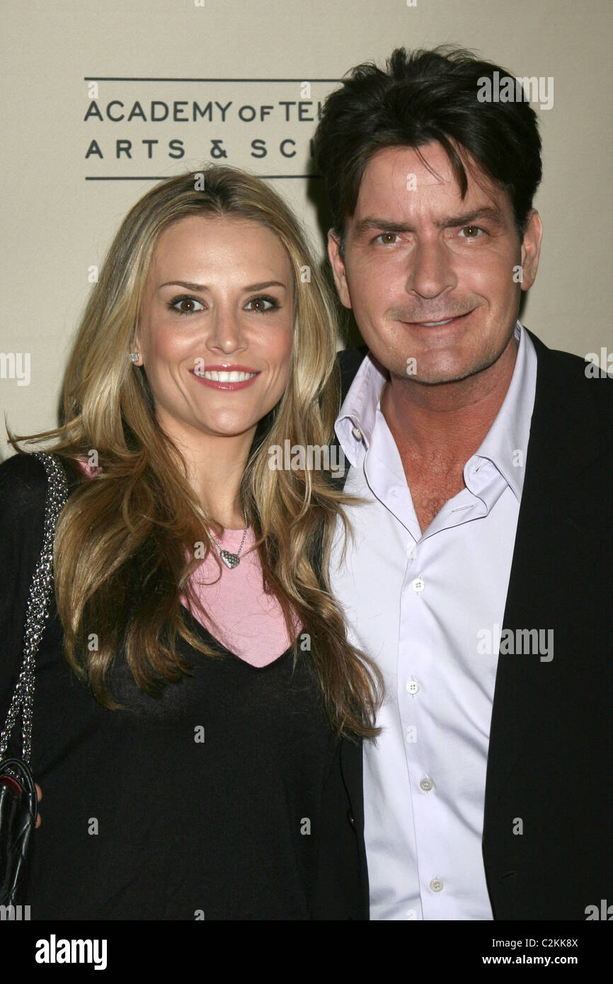 Charlie Sheen Und Frau Brooke Mueller 31 Mai 2008 Los Angeles Kalifornien 7th Jahresball Der Chrysalis Schmetterling Foto Giulio Marcocchi Sipa Press Chrysalis Gm 122 0806011339 Stockfotografie Alamy