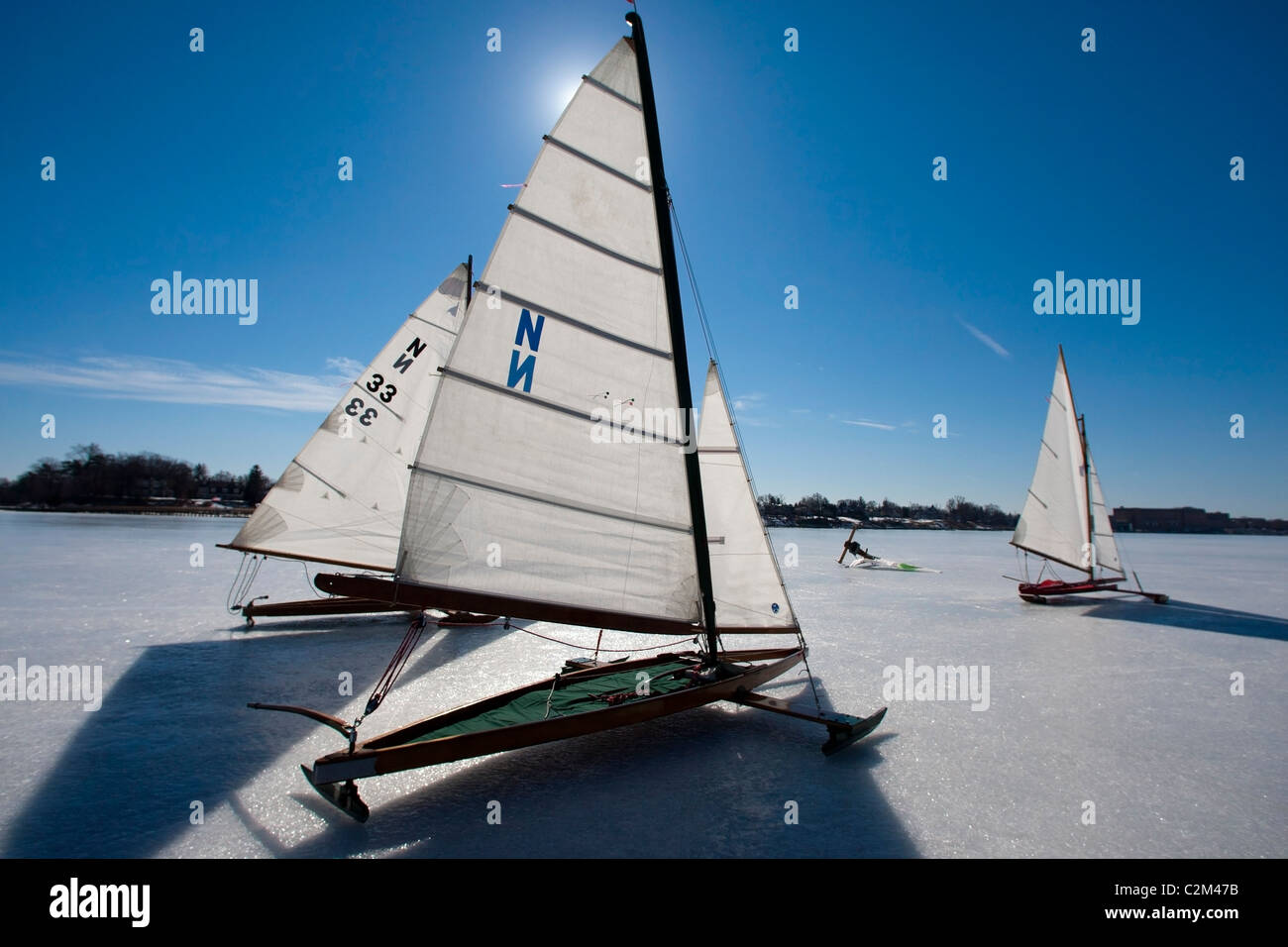 Eis-Boote auf dem Navesink-Fluss in New Jersey Stockfoto