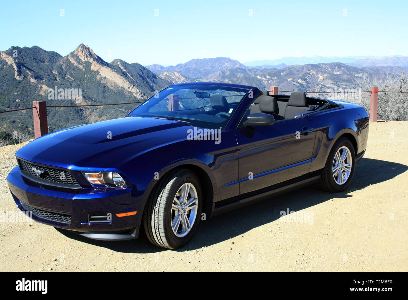 Blau 2010 FORD MUSTANG Cabrio MALIBU USA 10 Dezember 2010 Stockfoto