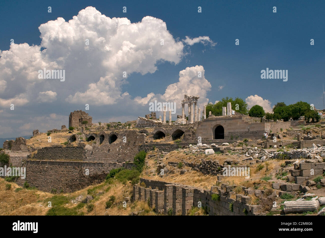 Die Ruinen des Tempels von Trajan in Pergamon Bergama Türkei Stockfoto
