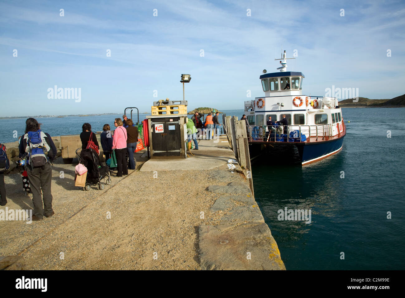 Fähre am Kai Herm Island Kanalinseln Stockfoto