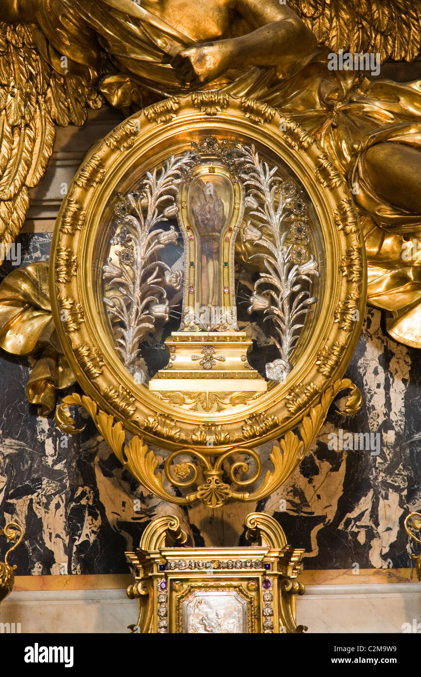 Der Arm des Francis Xavier oberhalb des Altars in Chiesa del Gesu, Rom