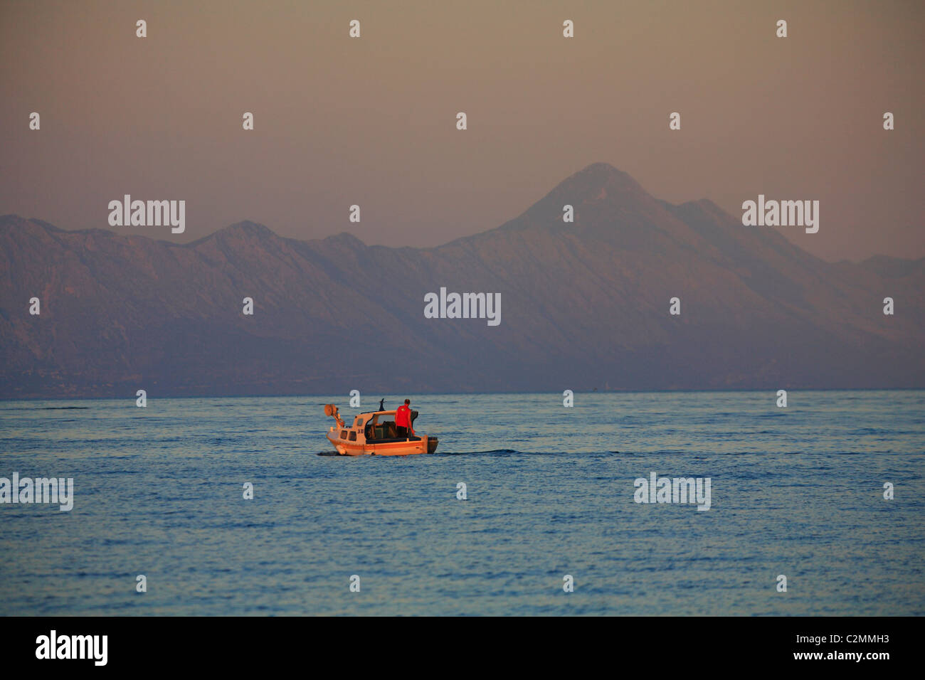 Angelboot/Fischerboot Segeln in Dalmatien, Mittelmeer Stockfoto