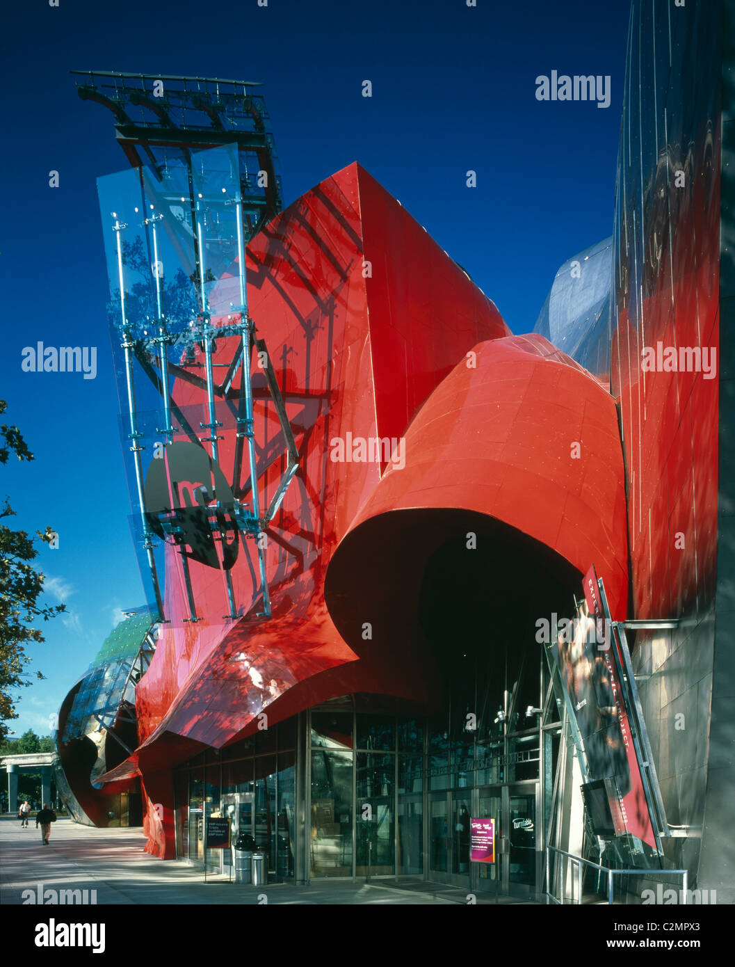 Erleben Sie Musik-Projekt in Seattle, Washington, USA, 2000. Eingang. Das Museum beherbergt die Sammlung von Paul Allen. Stockfoto