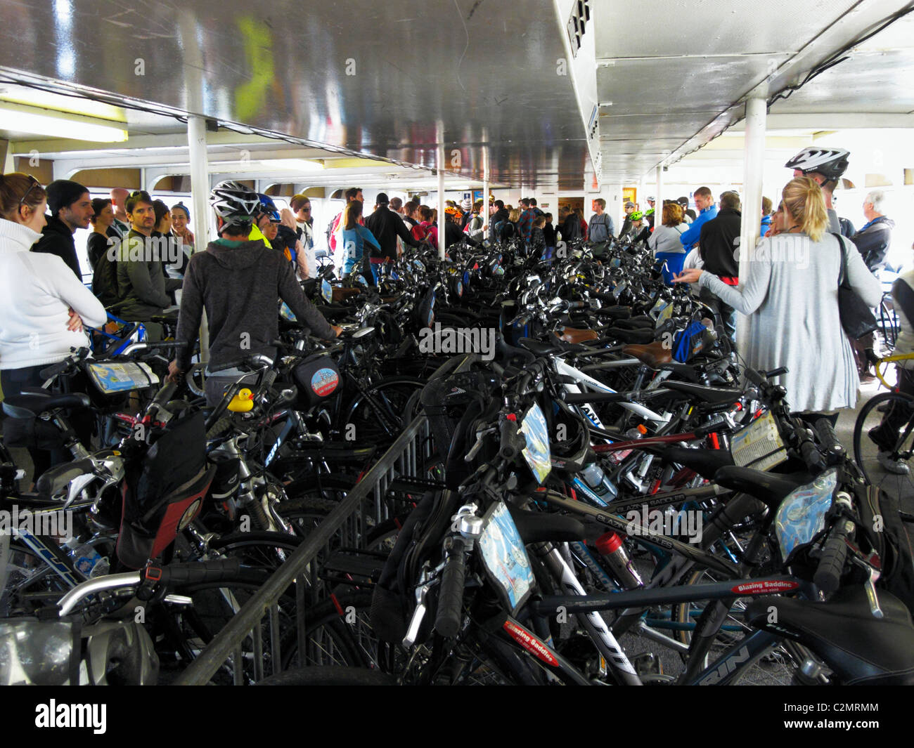 Radfahrer auf der Sausalito Bay Ferry, San Francisco CA pendeln Stockfoto