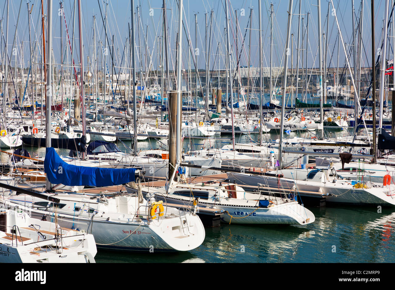 Marina Hafen mit Yachten, Morbihan, Bretagne, Frankreich in La Trinite-Sur-Mer Stockfoto