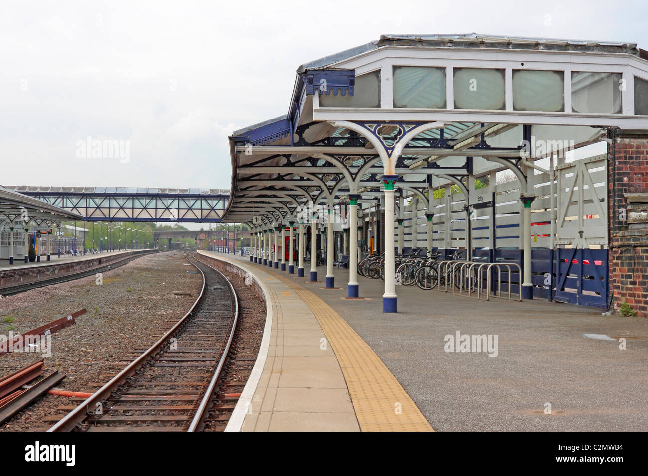 Selby Bahnhof gesehen vom Nordende der Plattform Stockfoto