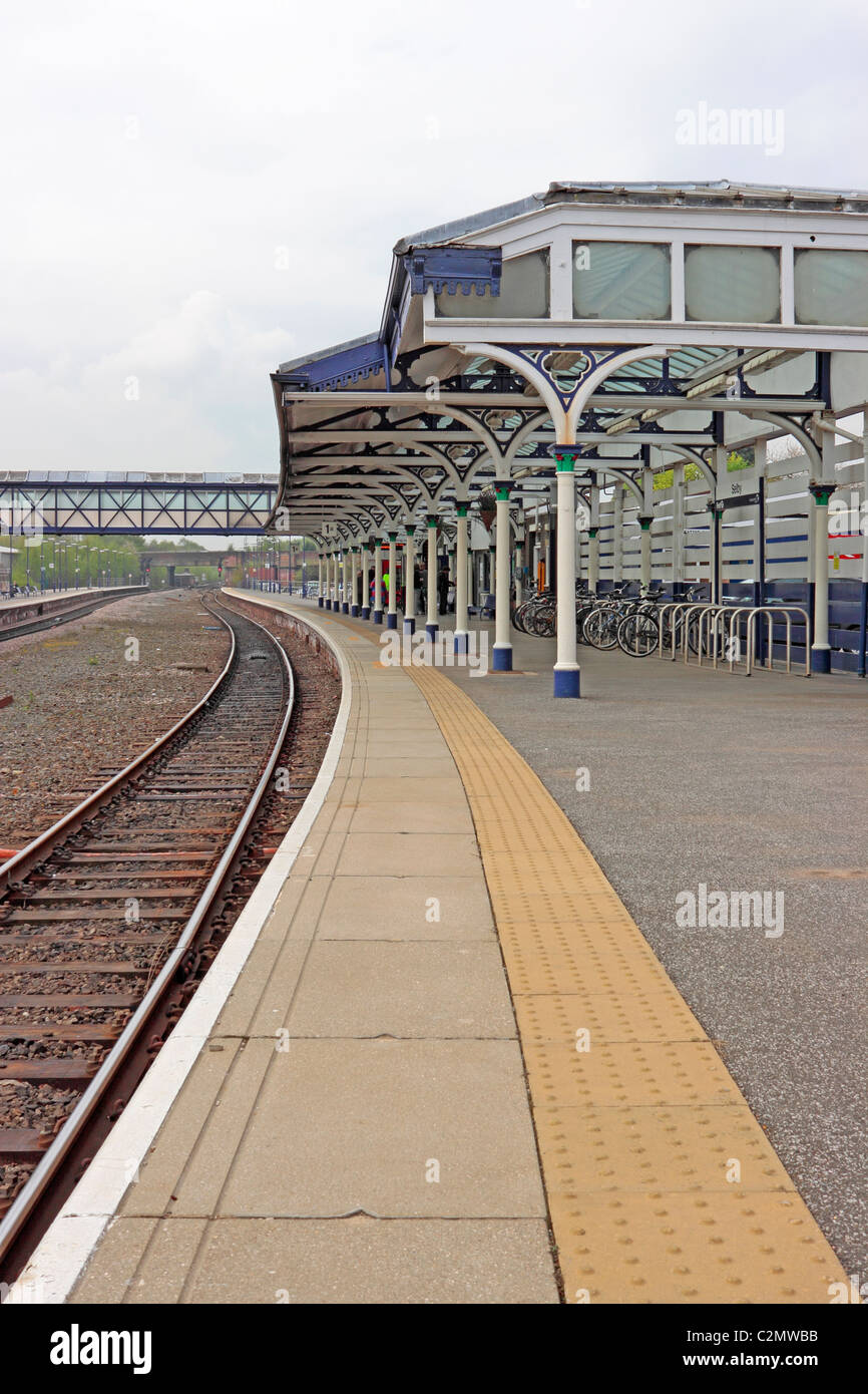 Selby Bahnhof gesehen vom Nordende der Plattform Stockfoto