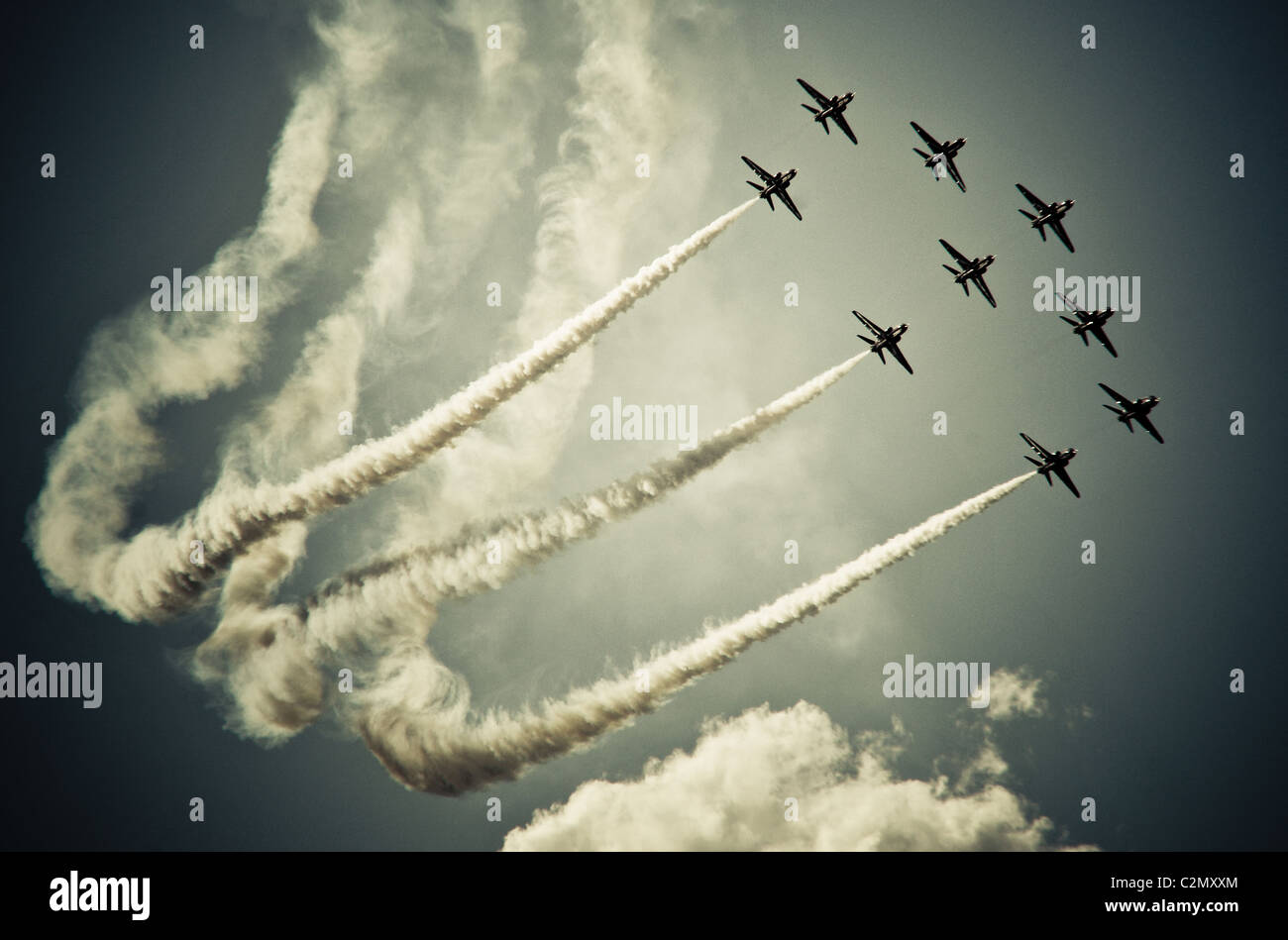 Air Display, Rauchfahne in den Himmel. blau, gelb, RAF, Air Force, Air Tattoo Stockfoto