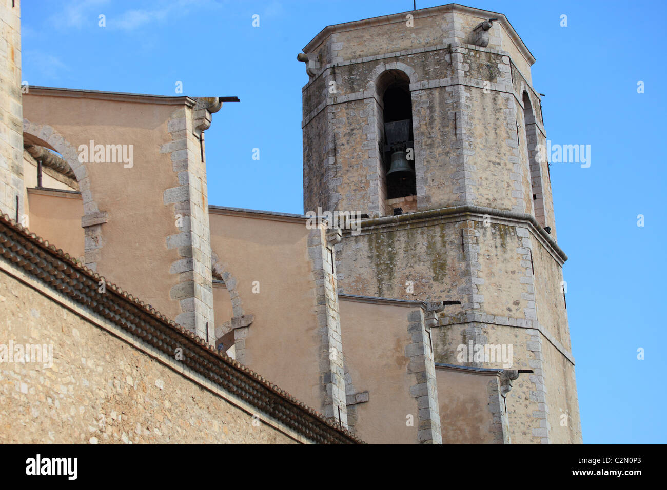 Die malerische Provence Dorf Lorgues und dem Uhrturm Collegiale Saint Martin Stockfoto