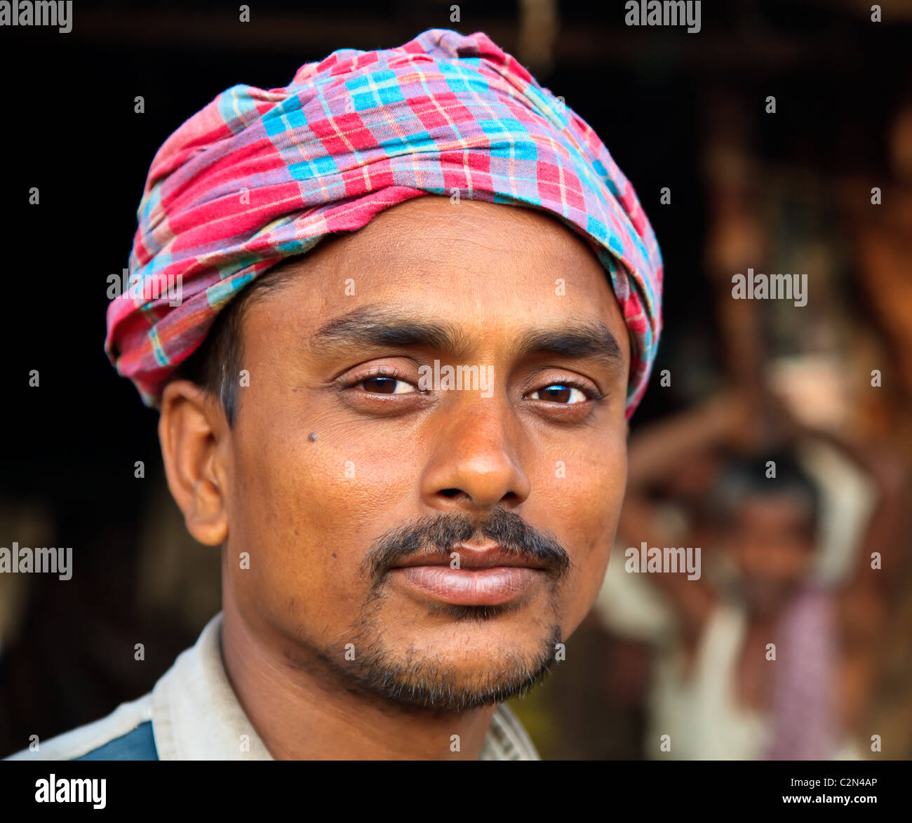 Porträt eines Mannes an der Malik Ghat Blumenmarkt, Kolkata, West Bengal, Indien Stockfoto