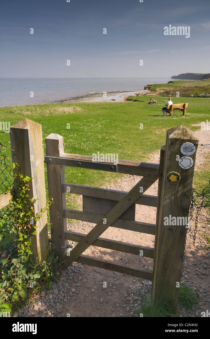 Der West Somerset Coast Path am Kilve Beach, Kilve, Somerset, Vereinigtes Königreich, April 2011. Stockfoto