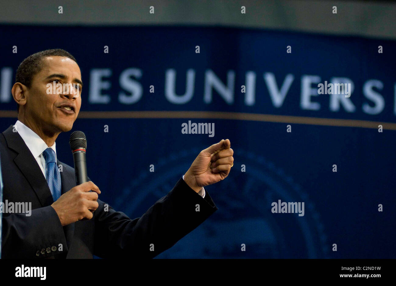 Demokratische Präsidentschaftskandidat Senator Barack Obama spricht bei einer Bürgerversammlung in Wilkes Universität Wilkes-Barre, Stockfoto