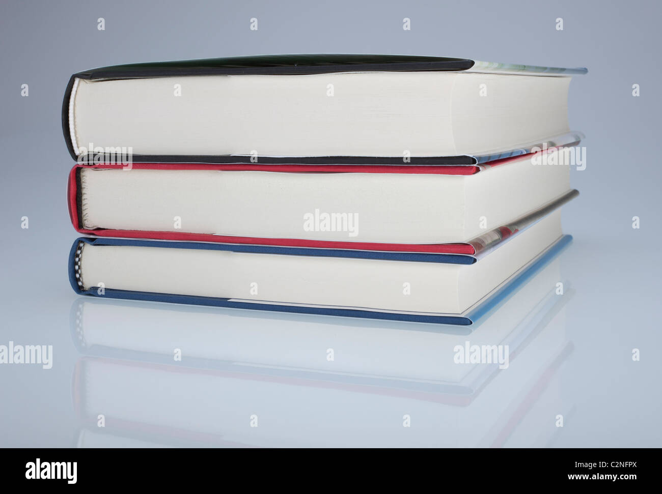 Drei Bücher in einem Stapel Stockfoto