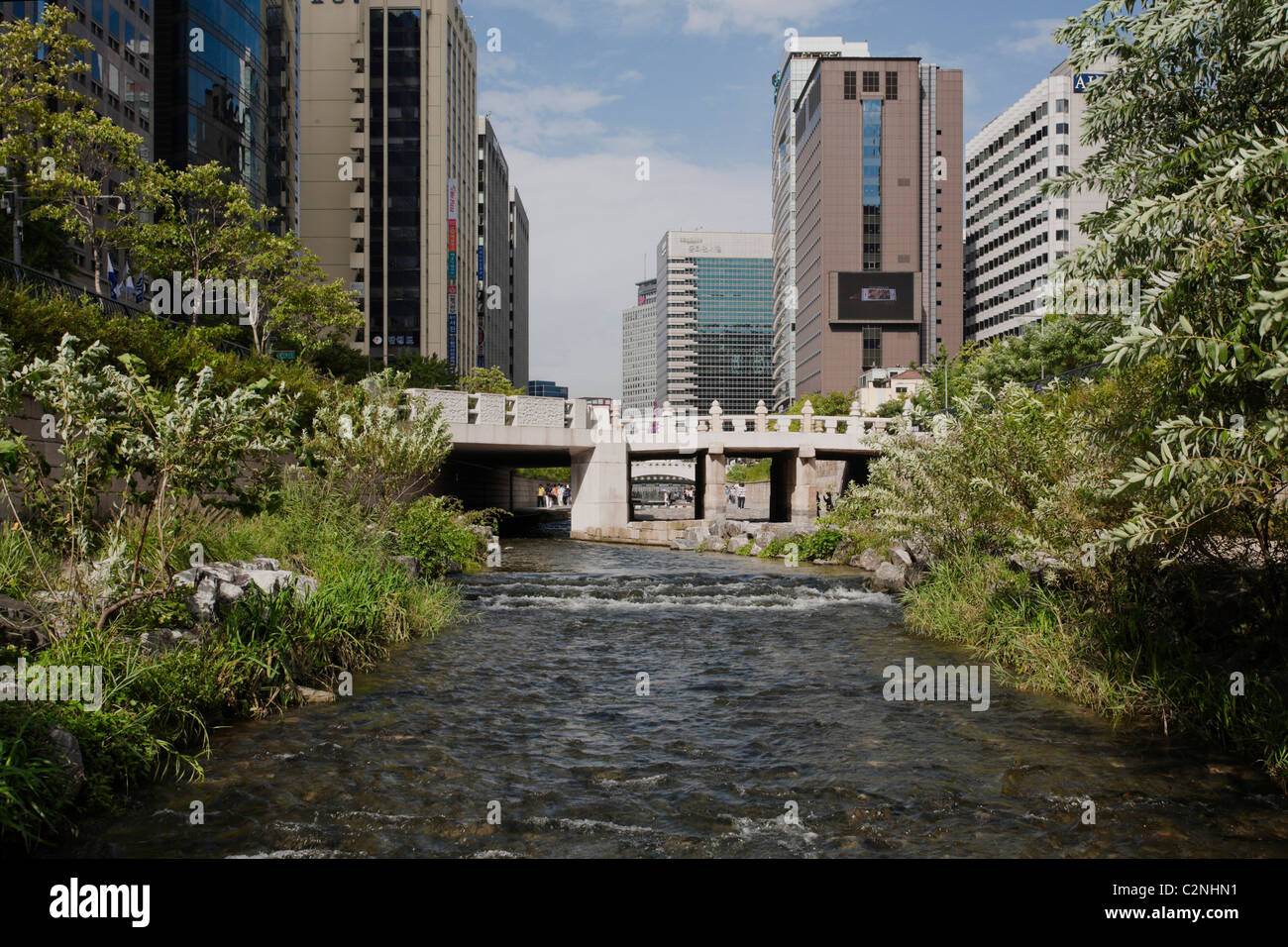 Versunkene Steingarten, Cheonggye Plaza Seoula€™ s Central Business District. Stockfoto