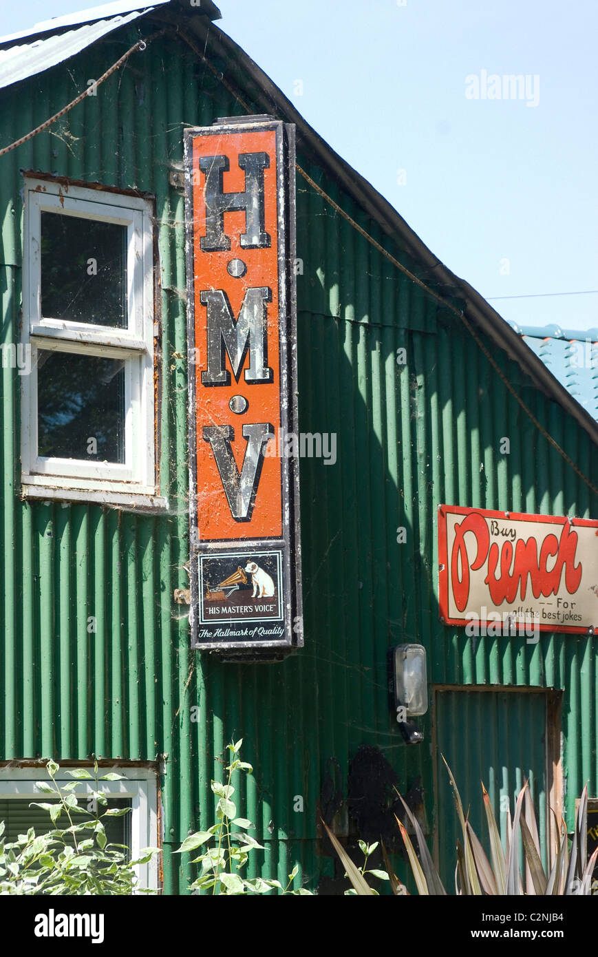 Detail der alten melden Sie auf einem "Künstler" Haus am Eel Pie Island, einer kleinen Insel in der Themse nahe Twickenham, England Stockfoto