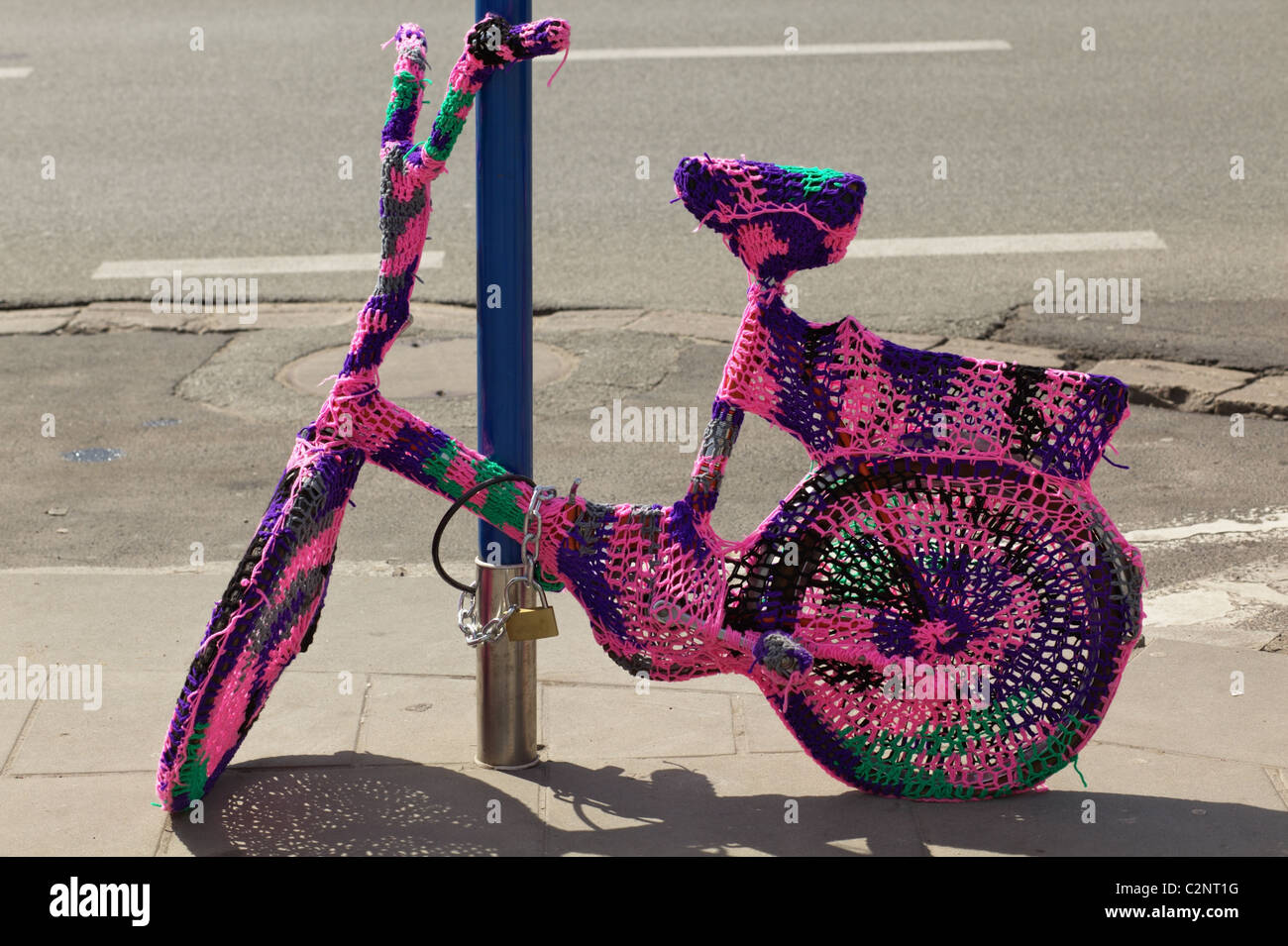 Lustige Fahrrad eingesperrt Stockfoto