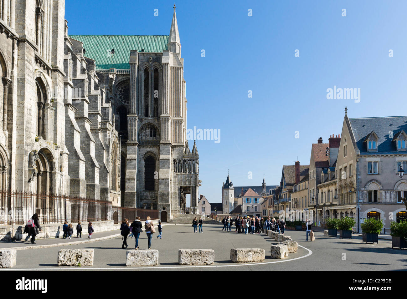 Östlichen Fassade der Kathedrale von Notre Dame, Chartres, Frankreich Stockfoto