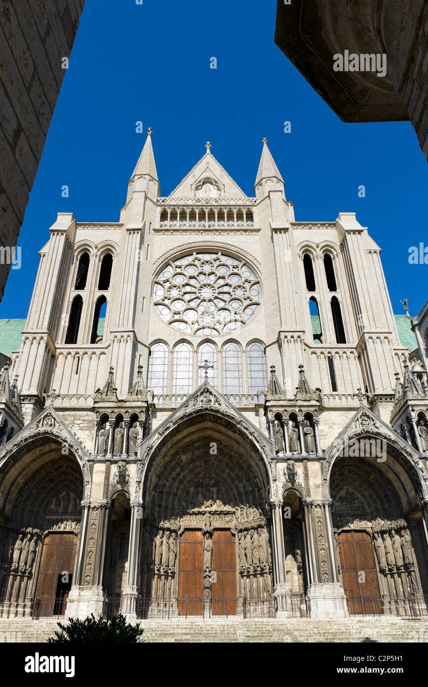 Östlichen Fassade der Kathedrale von Notre Dame, Chartres, Frankreich Stockfoto