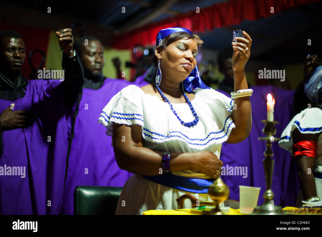 Voodoo Zeremonie in Port Au Prince am ersten Jahrestag des Jahres 2010 Erdbeben in Haiti. Stockfoto