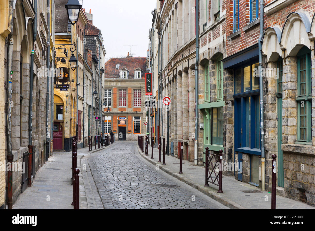 Typische Straße in der Altstadt (Vieux Lille), Rue des Trois Mollettes, Lille, Flandern, Frankreich Stockfoto