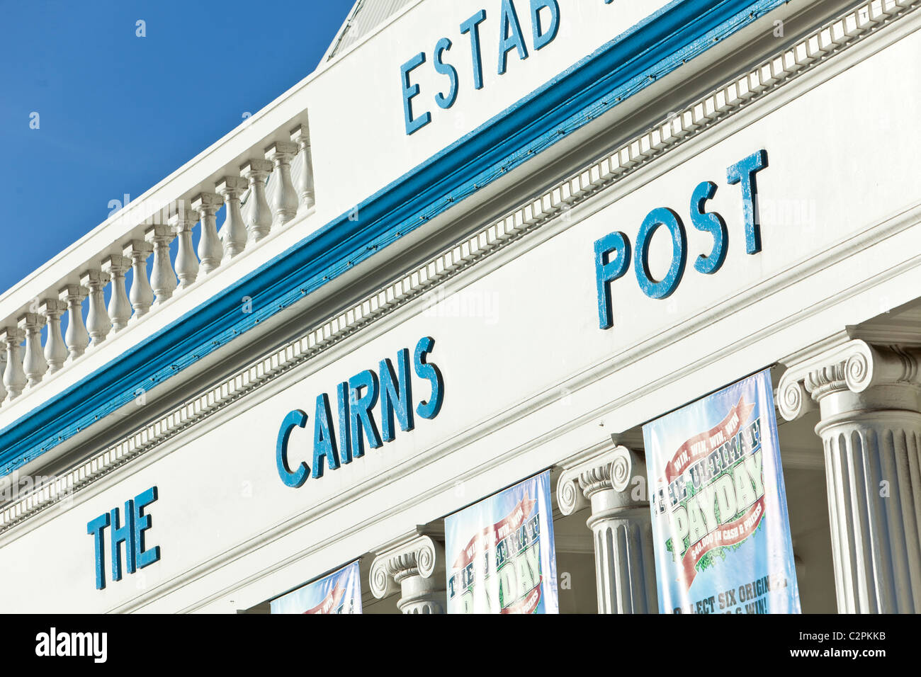 Die denkmalgeschützte Cairns Post aufbauend auf Abbott Street. Cairns, Queensland, Australien Stockfoto