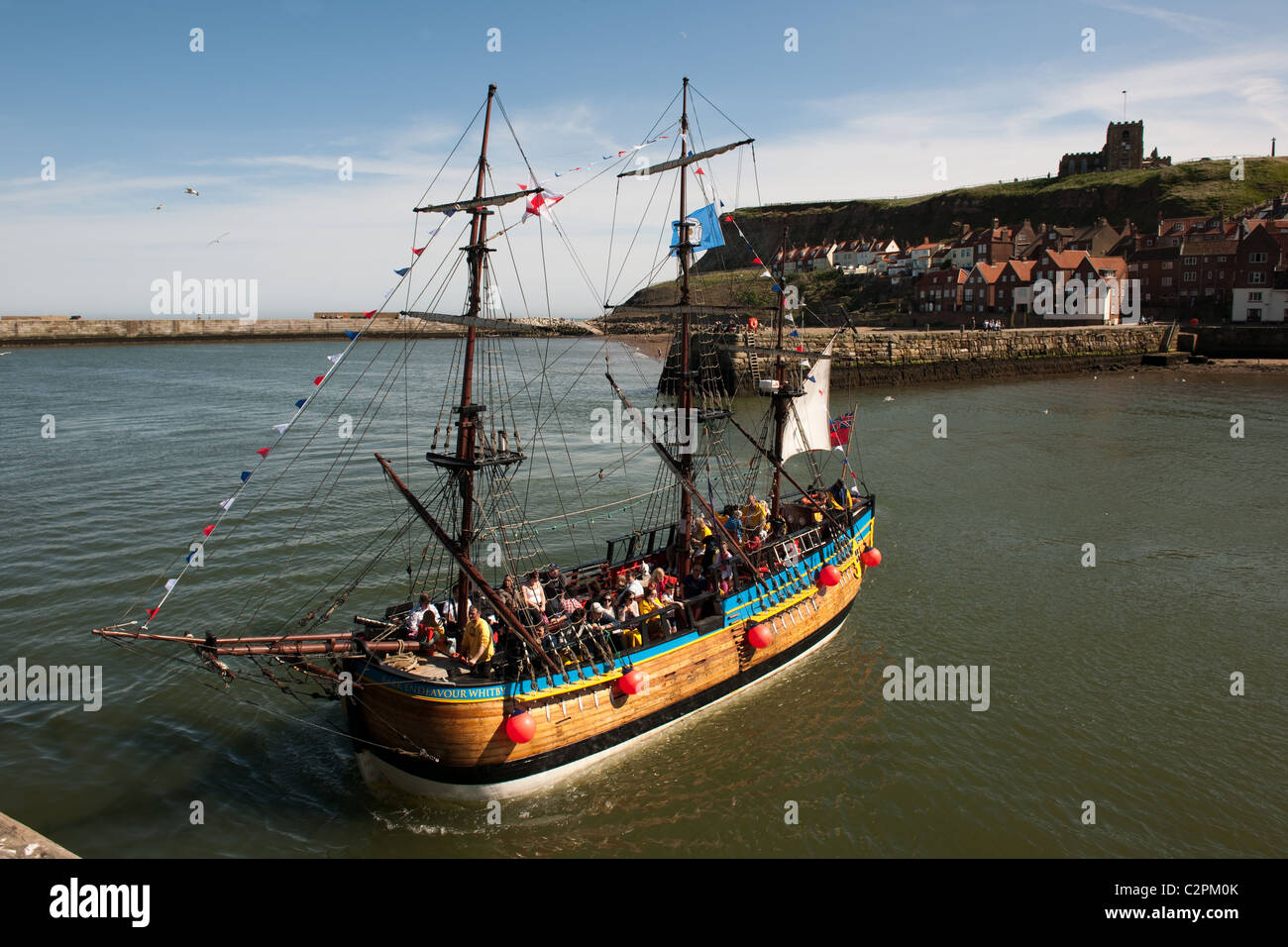 Bark Endeavour in Whitby Wiedereinstieg in den Hafen Stockfoto