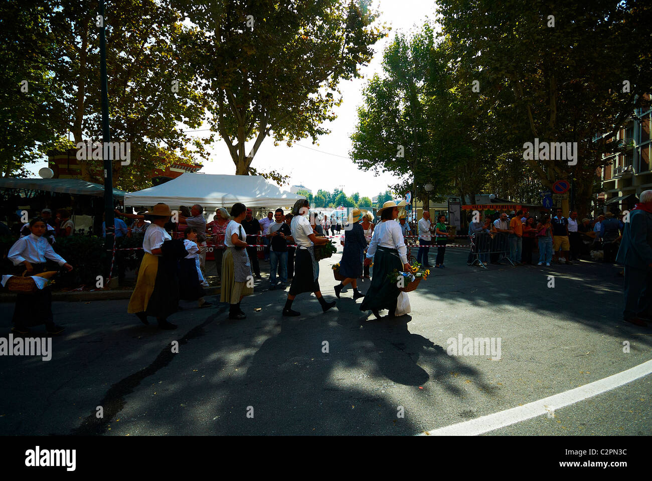 Asti Festival Delle Sagre Essen und Wein, Lebensstil, alte Traditionen, kulturelle Veranstaltungen und Kunst italienischer Lifestyle Douja D'our. Stockfoto