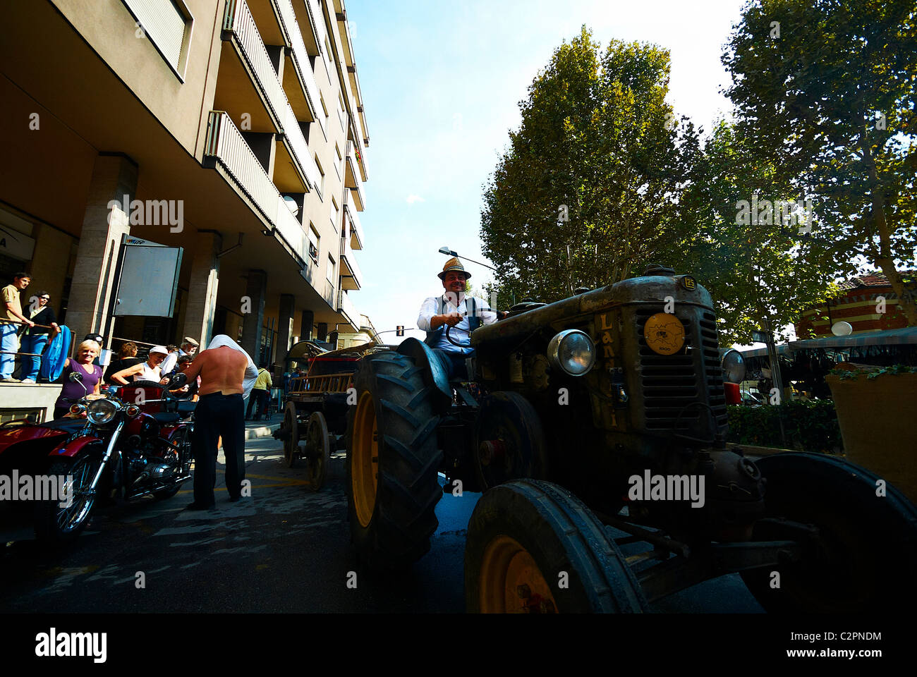 Asti Festival Delle Sagre Essen und Wein, Lebensstil, alte Traditionen, kulturelle Veranstaltungen und Kunst italienischer Lifestyle Douja D'our. Stockfoto