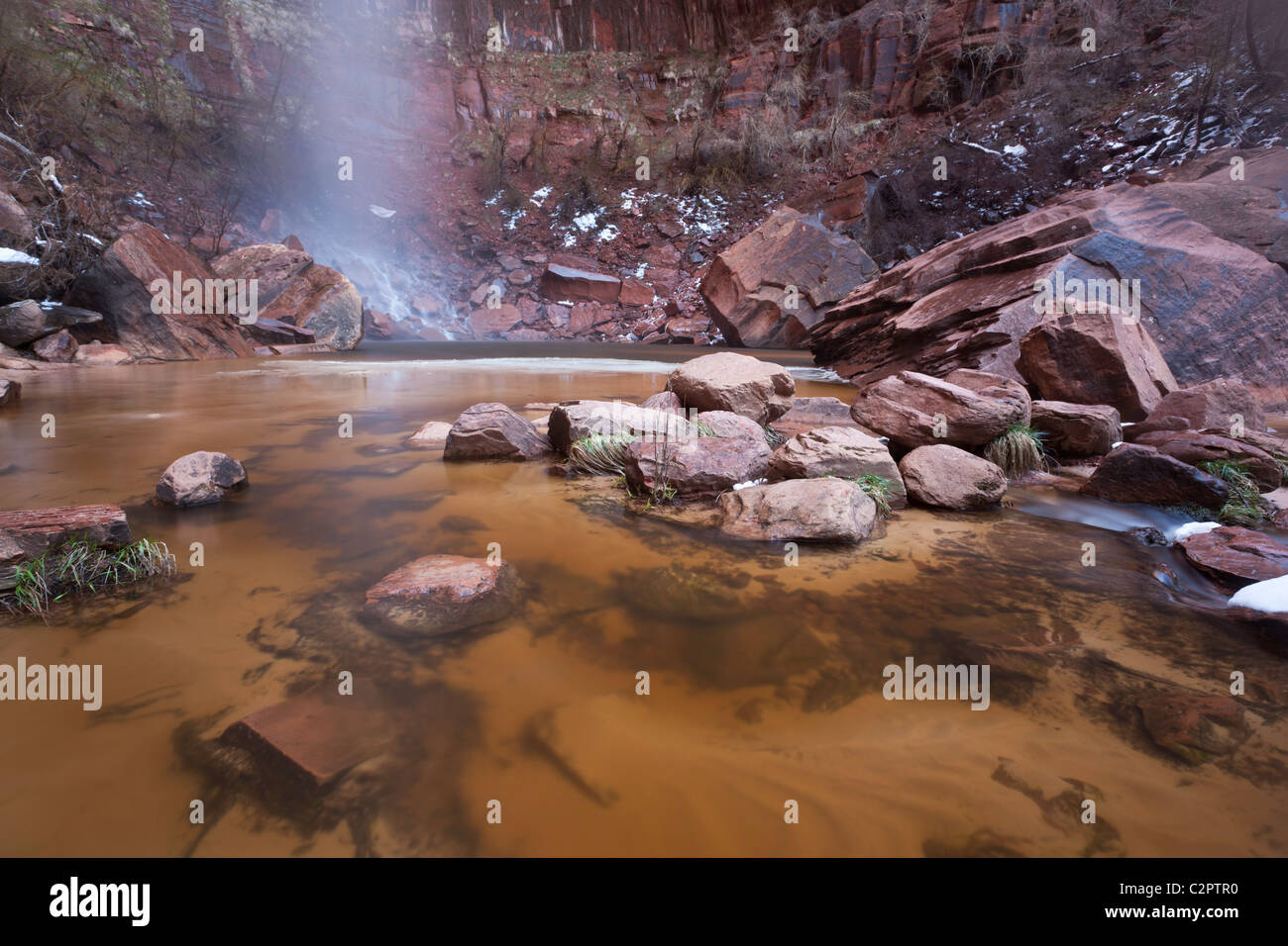 Pool am Fuße des Upper Emerald Falls im Zion National Park in Utah, USA Stockfoto