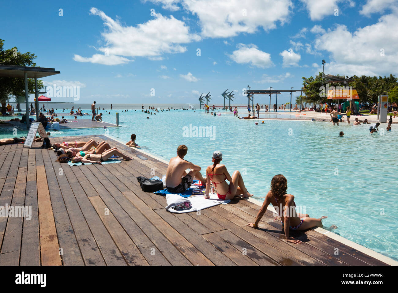 Schwimmer an der Esplanade Lagune. Cairns, Queensland, Australien Stockfoto