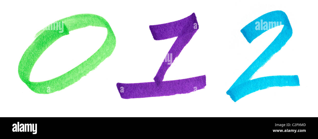 Bunten arabischen Zahlen 0 AM2 handschriftlich mit Marker permanente Tinte auf weißem Papier mit sichtbaren Materialfasern Detail. Stockfoto